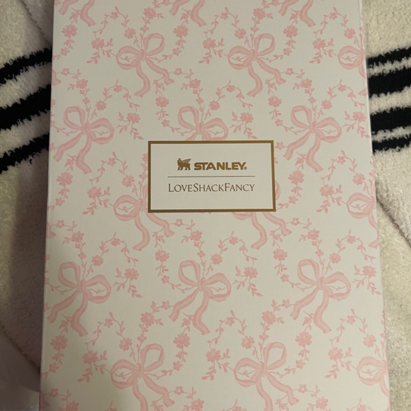 STANLEY + LoveShackFancy 40oz Quencher Tumbler * COQUETTE BOW CHANTILLY - Picture 3 of 5